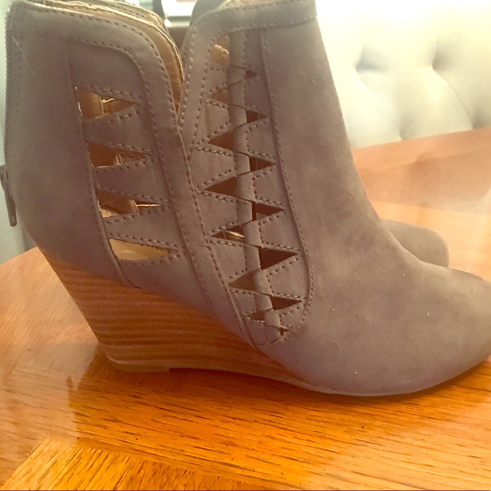 Report suede wedge boots
